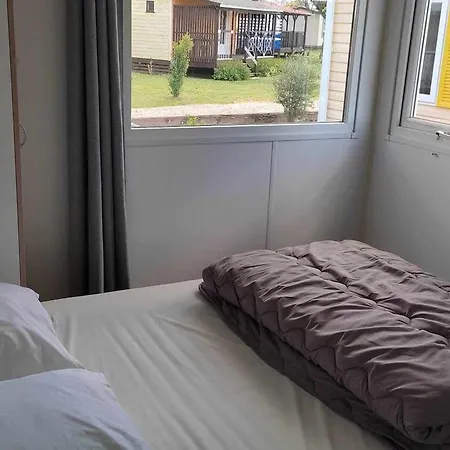 Camping Mobil 32m² Avec Terrasse Pour 4 Personnes A - Api-1-52-404 *