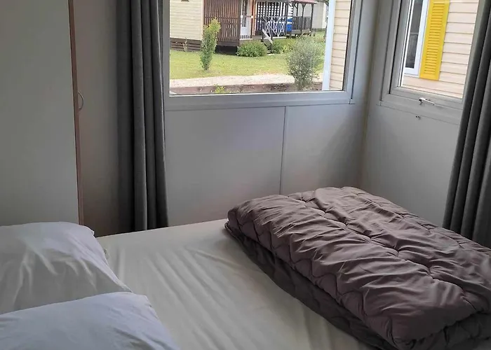 Camping Mobil 32m² Avec Terrasse Pour 4 Personnes A - Api-1-52-404 *